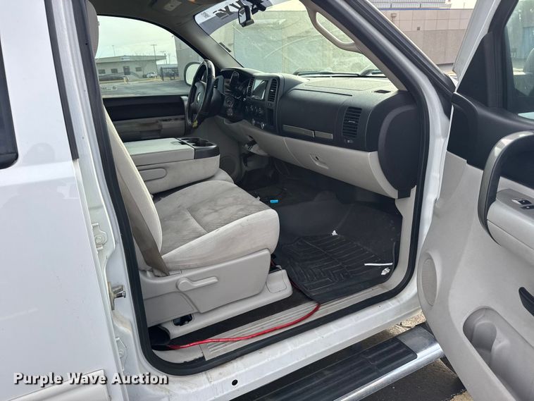 image for item EU6471 2009 Chevrolet Silverado 1500 Crew Cab pickup truck