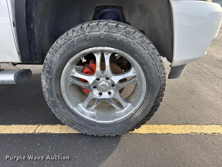 image for item EU6471 2009 Chevrolet Silverado 1500 Crew Cab pickup truck