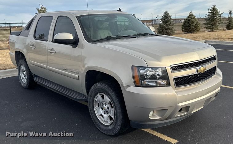 image for item EU6472 2007 Chevrolet Avalanche Crew Cab pickup truck
