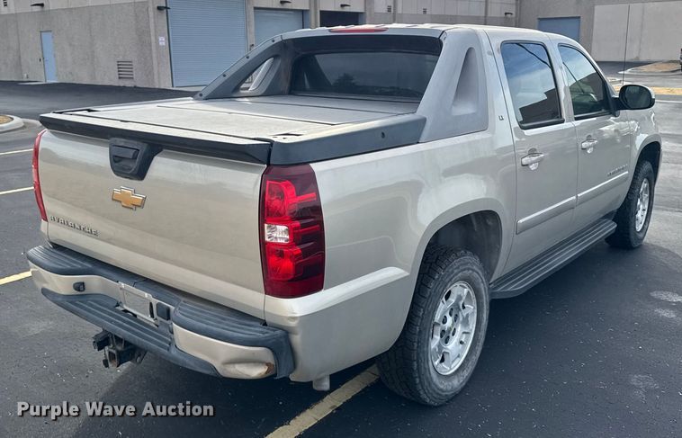 image for item EU6472 2007 Chevrolet Avalanche Crew Cab pickup truck