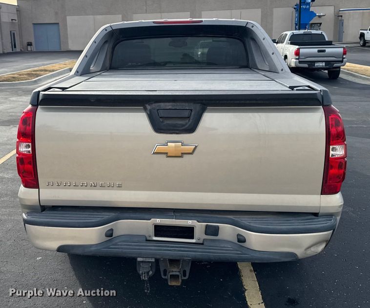 image for item EU6472 2007 Chevrolet Avalanche Crew Cab pickup truck