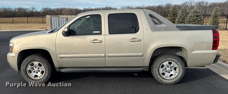 image for item EU6472 2007 Chevrolet Avalanche Crew Cab pickup truck