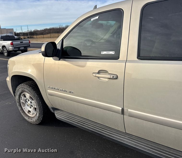 image for item EU6472 2007 Chevrolet Avalanche Crew Cab pickup truck