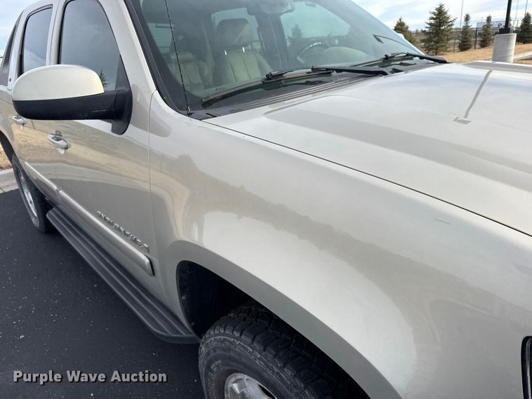 image for item EU6472 2007 Chevrolet Avalanche Crew Cab pickup truck