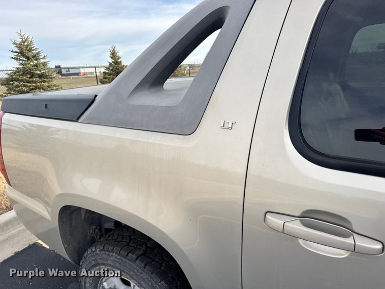 image for item EU6472 2007 Chevrolet Avalanche Crew Cab pickup truck