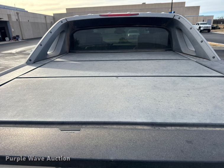 image for item EU6472 2007 Chevrolet Avalanche Crew Cab pickup truck