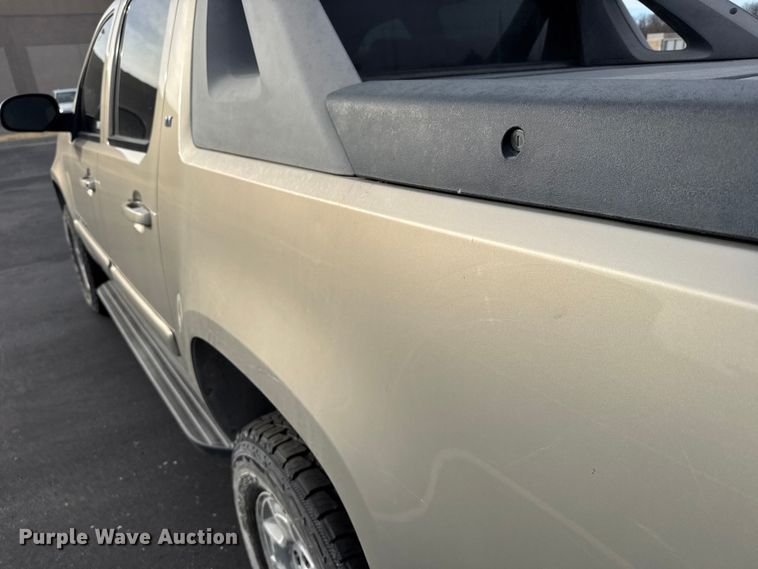 image for item EU6472 2007 Chevrolet Avalanche Crew Cab pickup truck