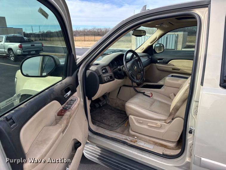 image for item EU6472 2007 Chevrolet Avalanche Crew Cab pickup truck