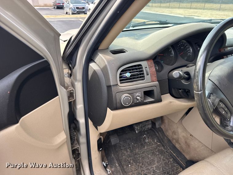 image for item EU6472 2007 Chevrolet Avalanche Crew Cab pickup truck