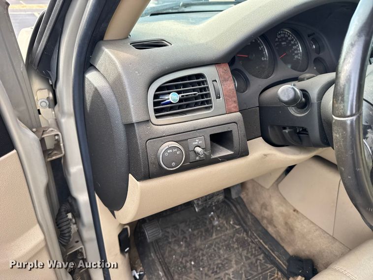 image for item EU6472 2007 Chevrolet Avalanche Crew Cab pickup truck