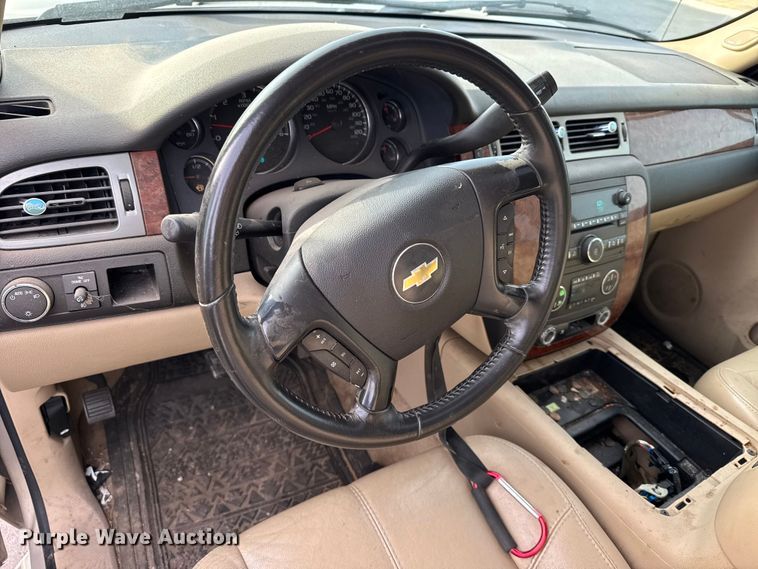 image for item EU6472 2007 Chevrolet Avalanche Crew Cab pickup truck