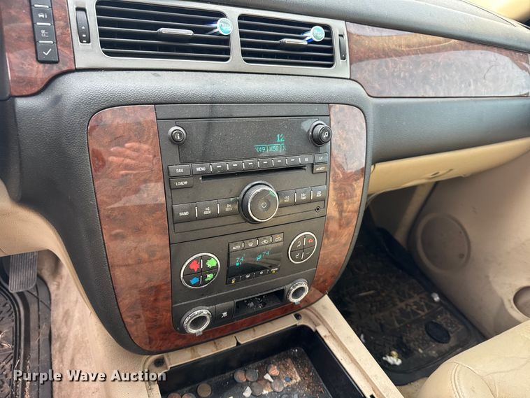 image for item EU6472 2007 Chevrolet Avalanche Crew Cab pickup truck