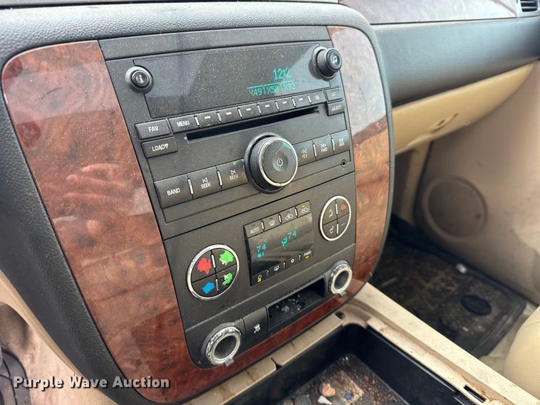 image for item EU6472 2007 Chevrolet Avalanche Crew Cab pickup truck