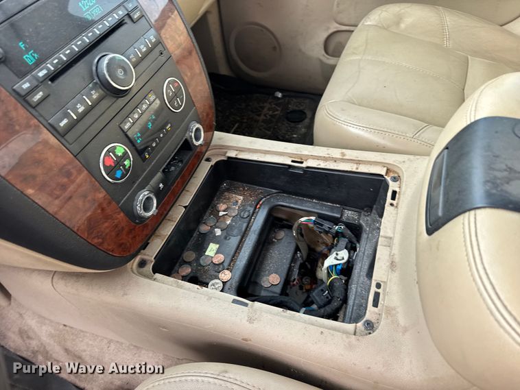 image for item EU6472 2007 Chevrolet Avalanche Crew Cab pickup truck