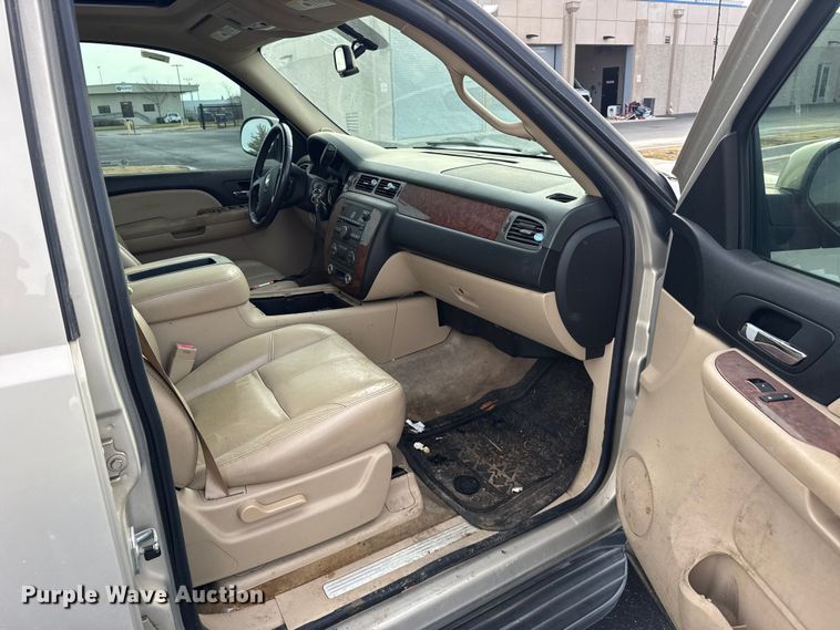 image for item EU6472 2007 Chevrolet Avalanche Crew Cab pickup truck