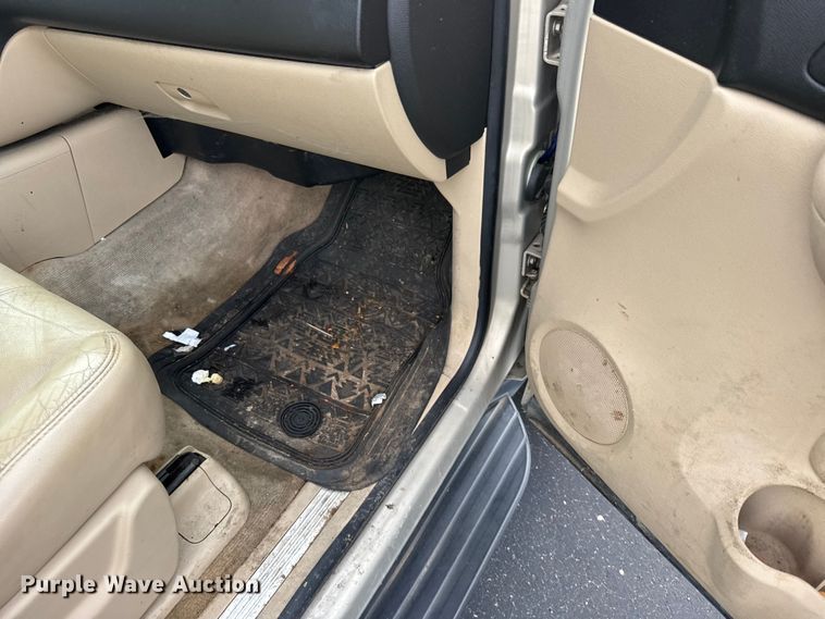 image for item EU6472 2007 Chevrolet Avalanche Crew Cab pickup truck