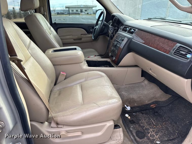 image for item EU6472 2007 Chevrolet Avalanche Crew Cab pickup truck