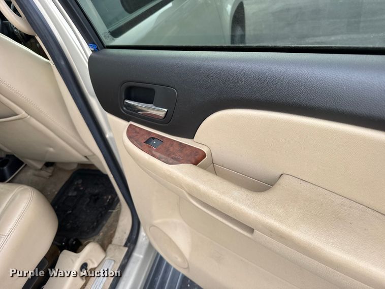 image for item EU6472 2007 Chevrolet Avalanche Crew Cab pickup truck