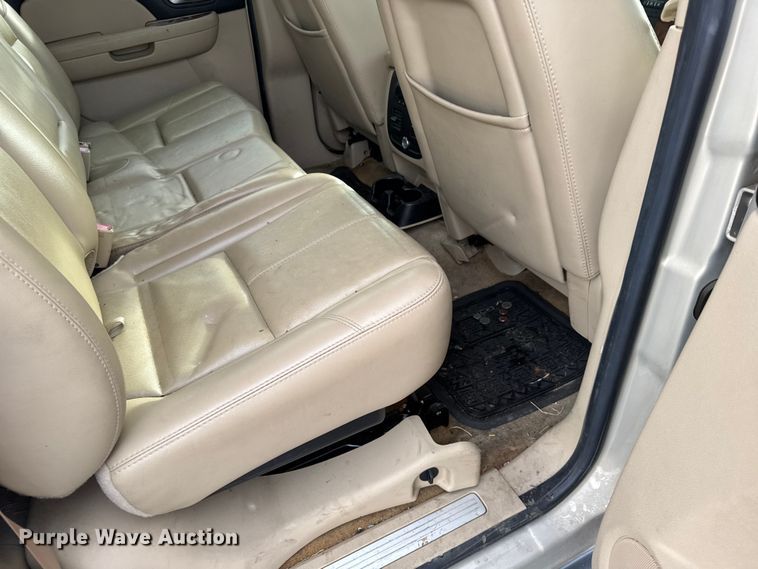 image for item EU6472 2007 Chevrolet Avalanche Crew Cab pickup truck