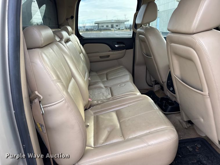 image for item EU6472 2007 Chevrolet Avalanche Crew Cab pickup truck