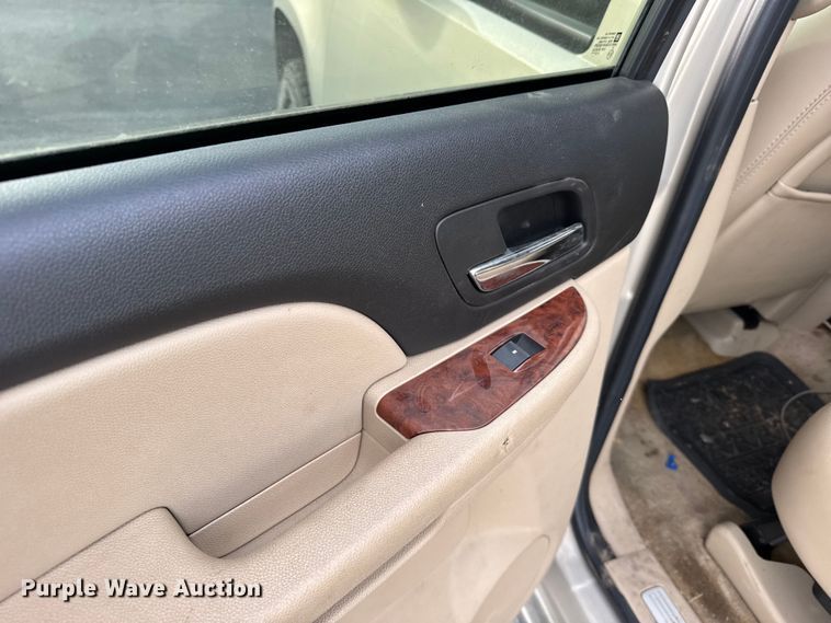 image for item EU6472 2007 Chevrolet Avalanche Crew Cab pickup truck