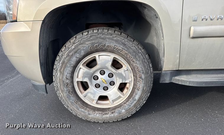 image for item EU6472 2007 Chevrolet Avalanche Crew Cab pickup truck