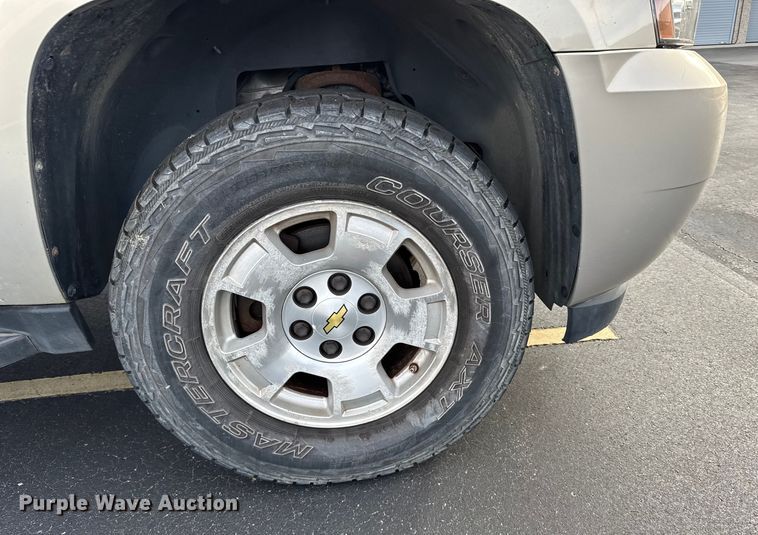 image for item EU6472 2007 Chevrolet Avalanche Crew Cab pickup truck