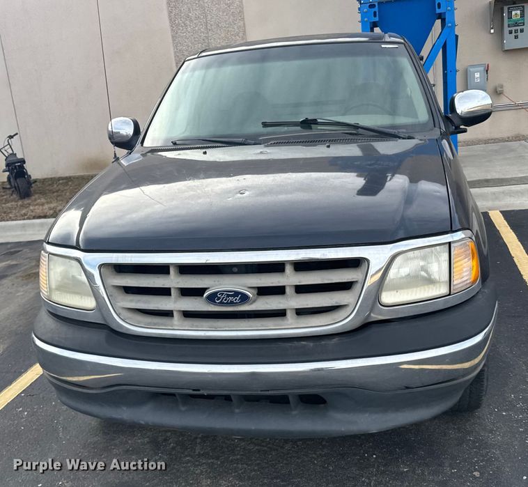 image for item EU6473 2000 Ford F150 pickup truck