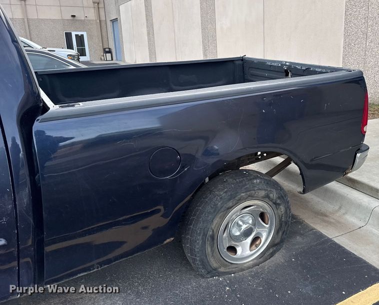 image for item EU6473 2000 Ford F150 pickup truck