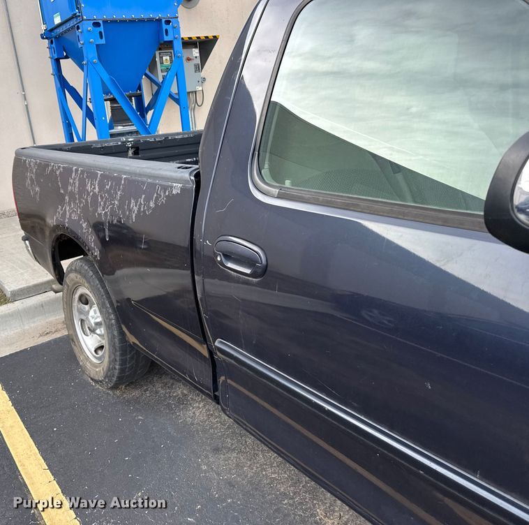 image for item EU6473 2000 Ford F150 pickup truck