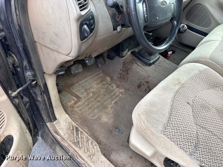 image for item EU6473 2000 Ford F150 pickup truck