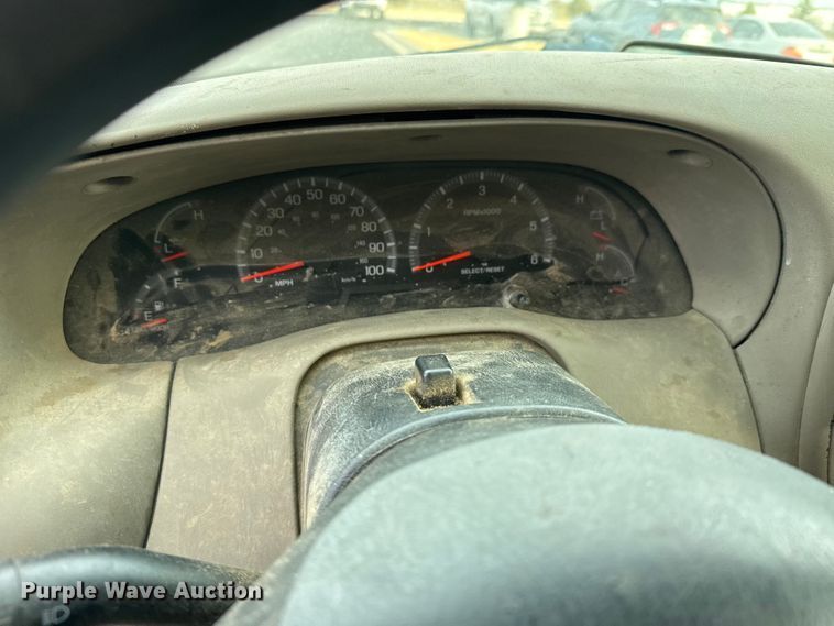 image for item EU6473 2000 Ford F150 pickup truck