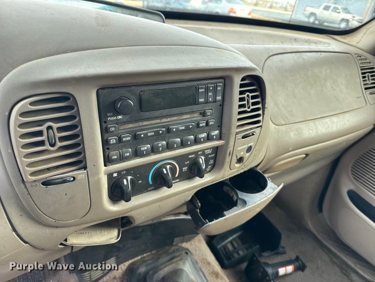 image for item EU6473 2000 Ford F150 pickup truck