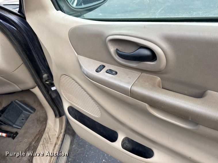 image for item EU6473 2000 Ford F150 pickup truck