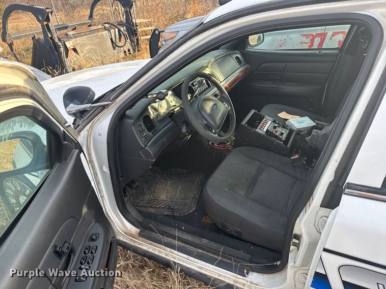 image for item EU6485 2004 Ford Crown Victoria Police Interceptor 