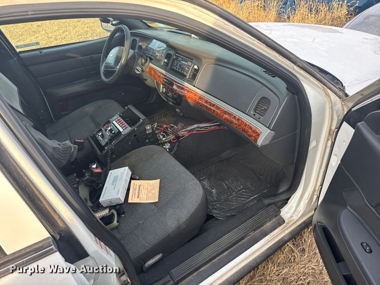 image for item EU6485 2004 Ford Crown Victoria Police Interceptor 