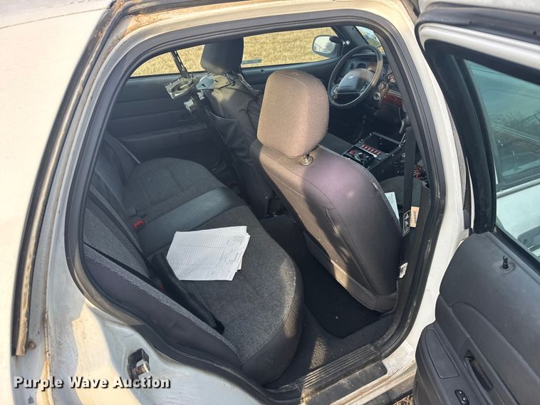 image for item EU6485 2004 Ford Crown Victoria Police Interceptor 