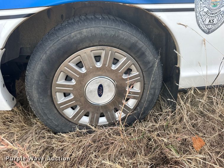 image for item EU6485 2004 Ford Crown Victoria Police Interceptor 