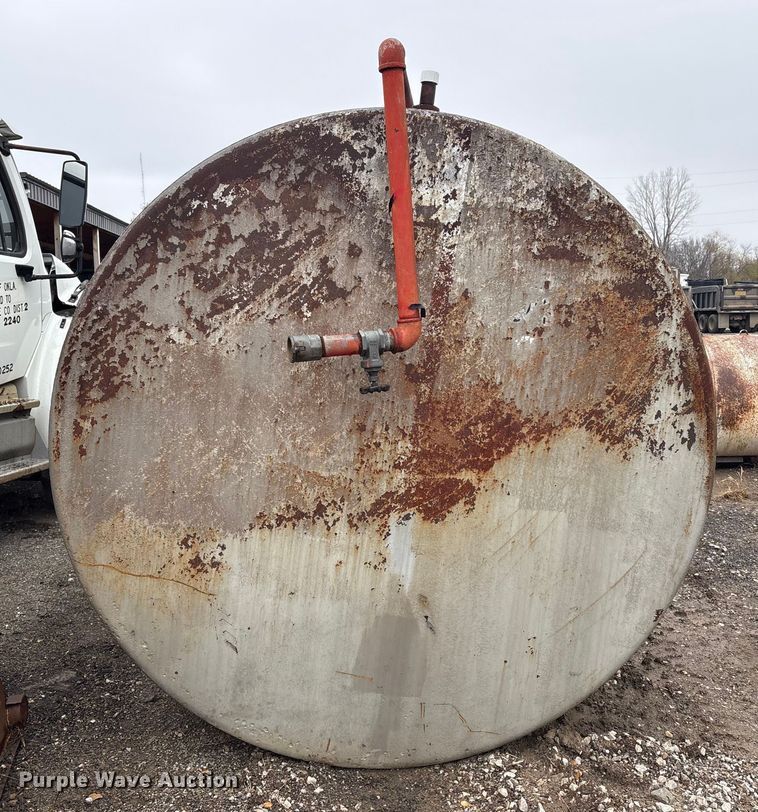 image for item EV2585 4000 gallon tank