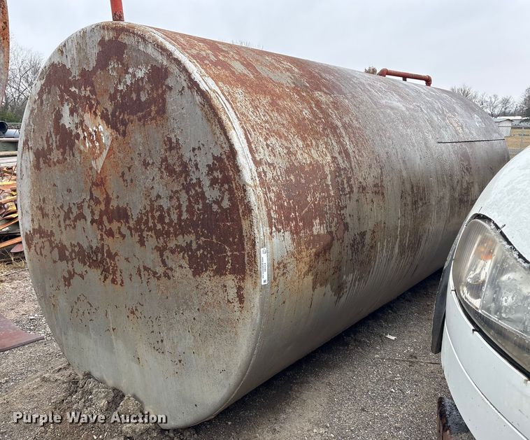 image for item EV2585 4000 gallon tank