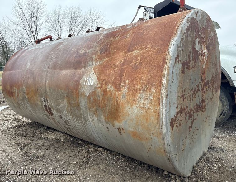 image for item EV2585 4000 gallon tank