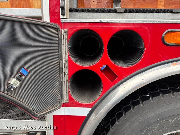 image for item EV3389 2004 American Lafrance Eagle pumper fire truck