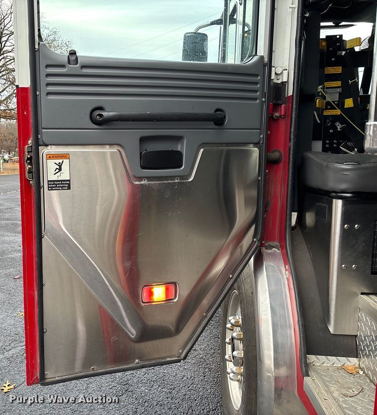 image for item EV3389 2004 American Lafrance Eagle pumper fire truck