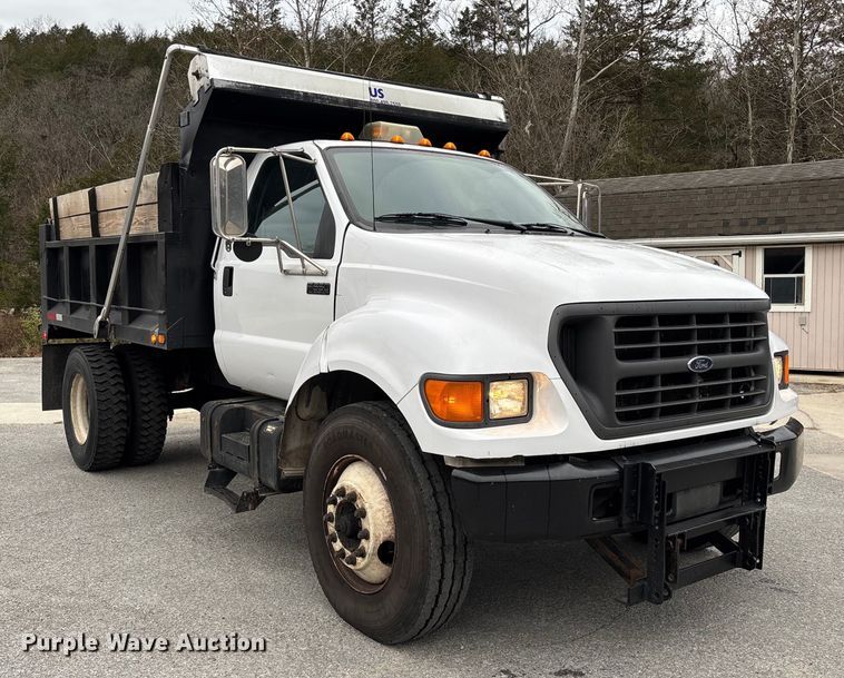 image for item EV3489 2002 Ford F650 dump truck