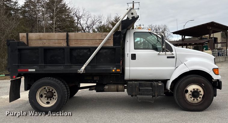 image for item EV3489 2002 Ford F650 dump truck