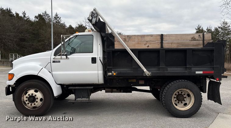 image for item EV3489 2002 Ford F650 dump truck