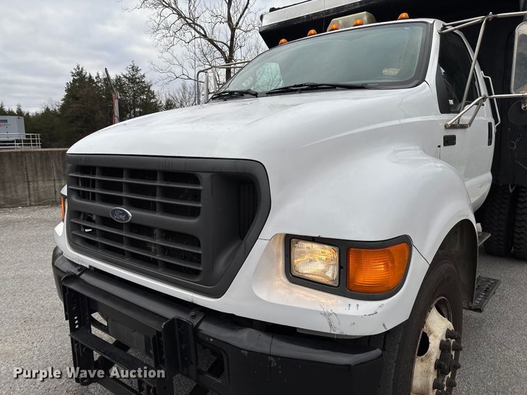 image for item EV3489 2002 Ford F650 dump truck
