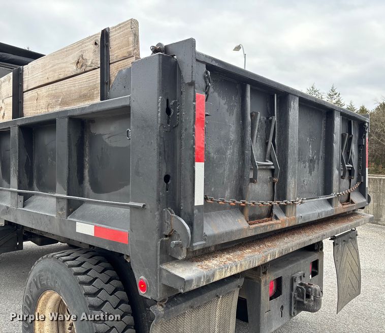 image for item EV3489 2002 Ford F650 dump truck