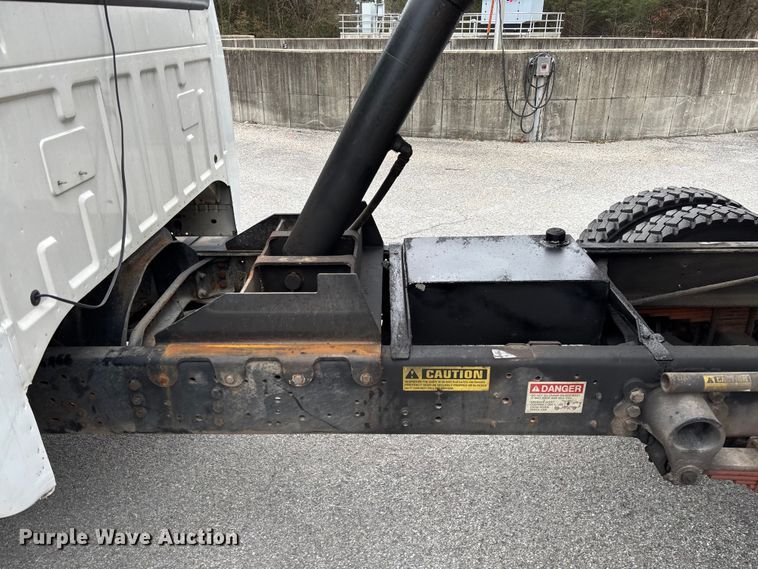 image for item EV3489 2002 Ford F650 dump truck