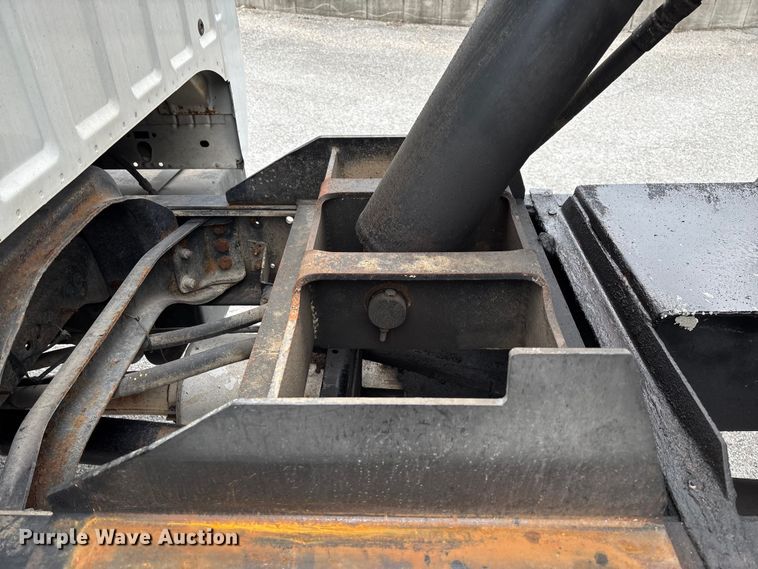 image for item EV3489 2002 Ford F650 dump truck